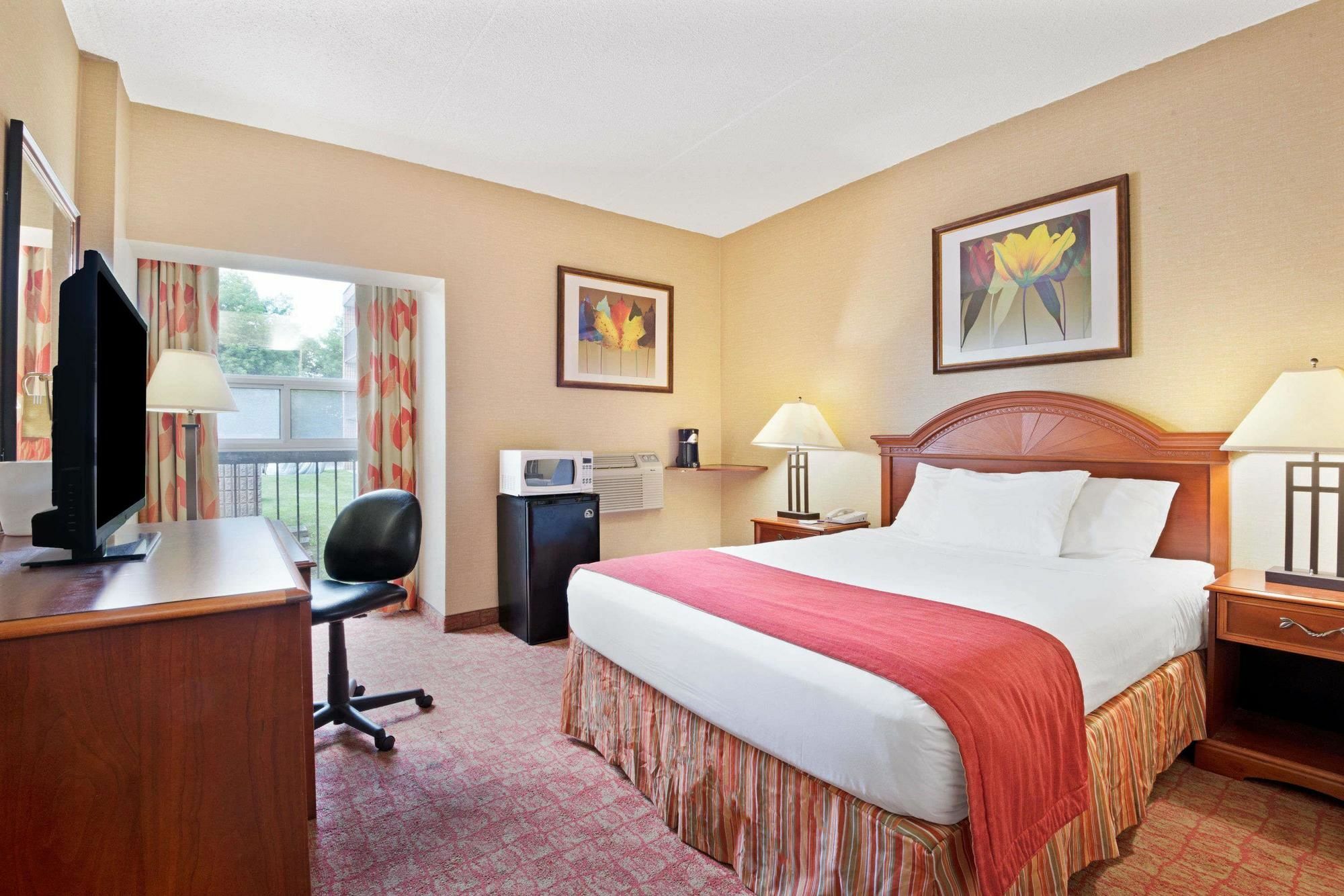 Knights Inn Toronto Scarborough Экстерьер фото